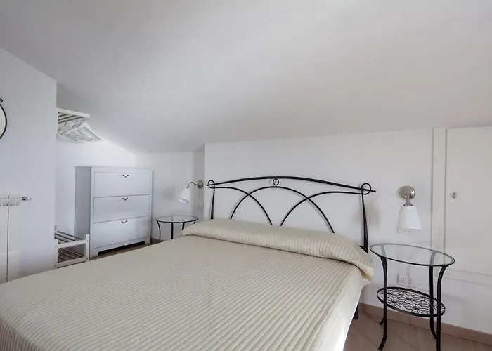 Bright Attic In Monterosso With Sea View Terrace *