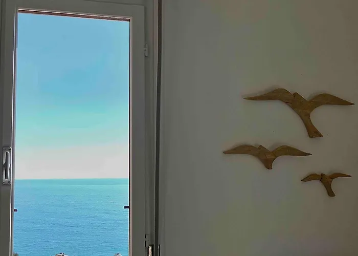 Апартаменты Bright Attic In Monterosso With Sea View Terrace Монтероссо-аль-Маре