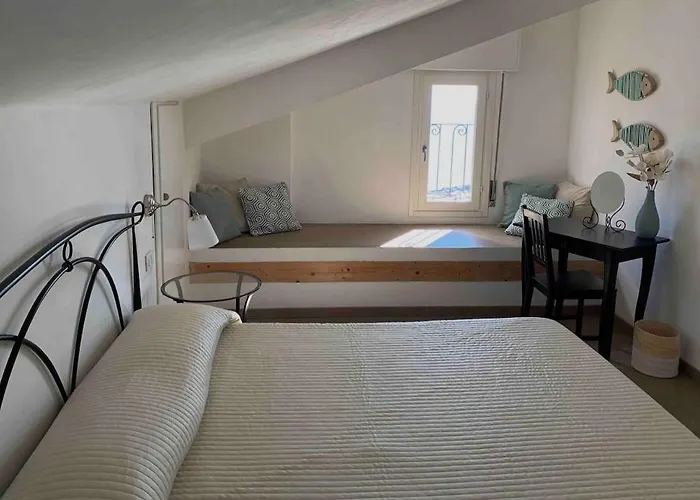 Bright Attic In Monterosso With Sea View Terrace *