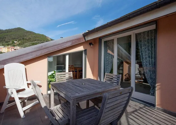 Bright Attic In Monterosso With Sea View Terrace *